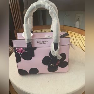Kate spade nwt “ Cameron grand flora” medium satchel